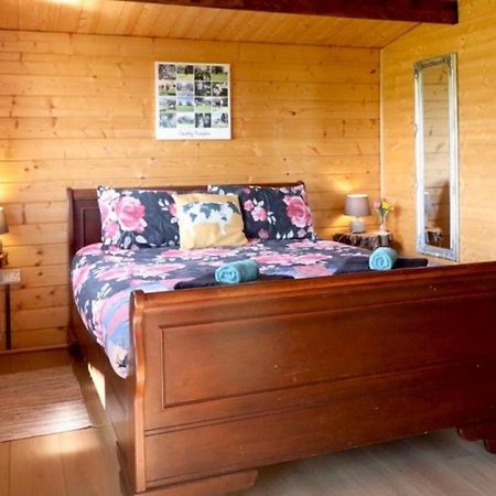 Country Bumpkin - Romantic Couples Stay In Oakhill Cabin المظهر الخارجي الصورة