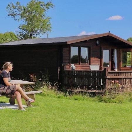 Country Bumpkin - Romantic Couples Stay In Oakhill Cabin المظهر الخارجي الصورة