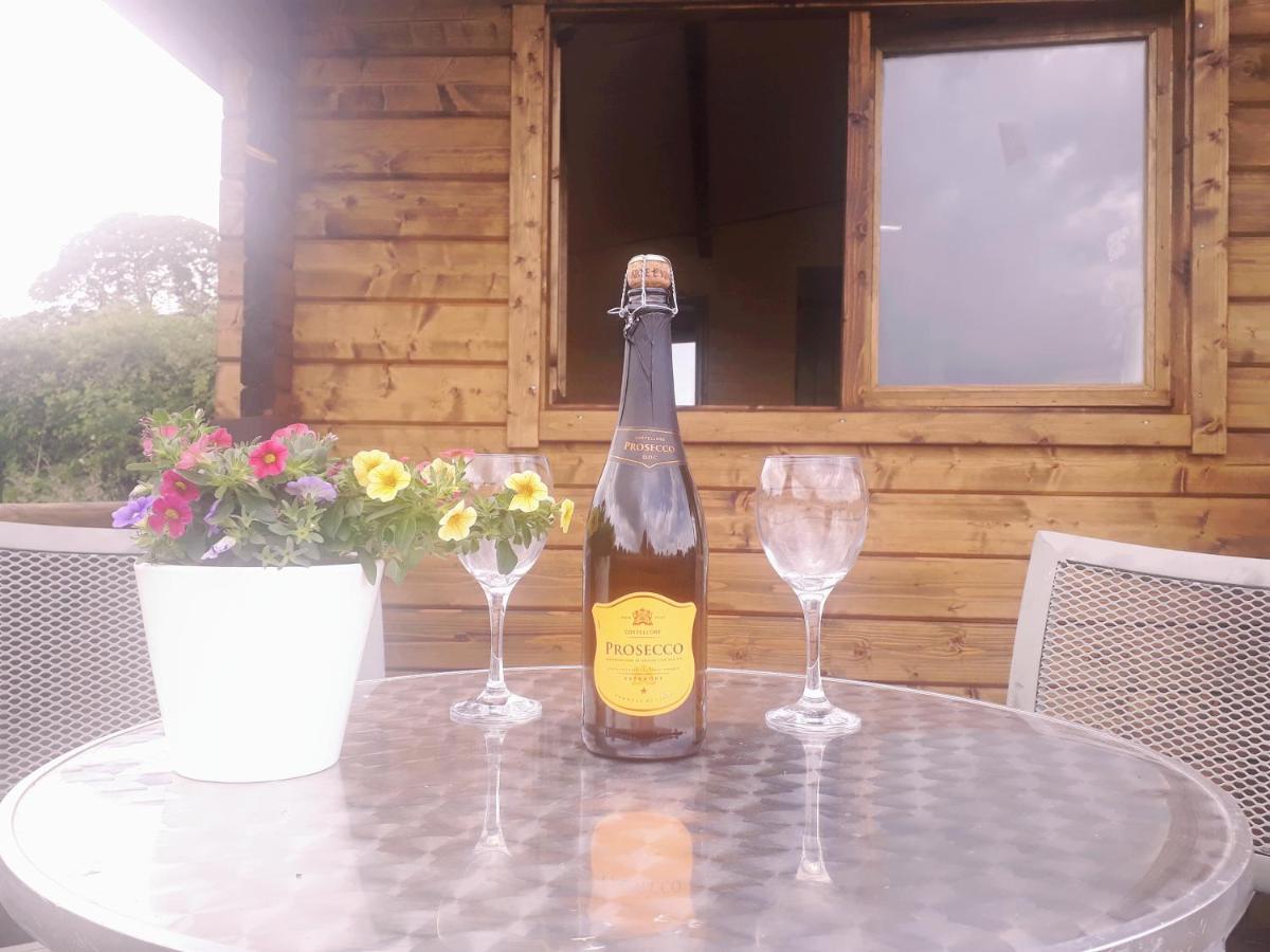 Country Bumpkin - Romantic Couples Stay In Oakhill Cabin المظهر الخارجي الصورة
