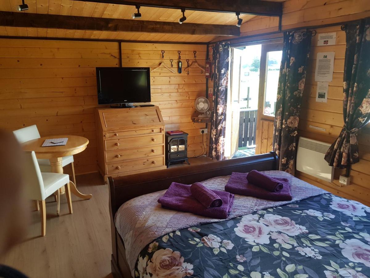 Country Bumpkin - Romantic Couples Stay In Oakhill Cabin المظهر الخارجي الصورة