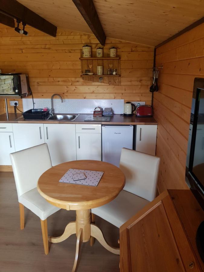 Country Bumpkin - Romantic Couples Stay In Oakhill Cabin المظهر الخارجي الصورة