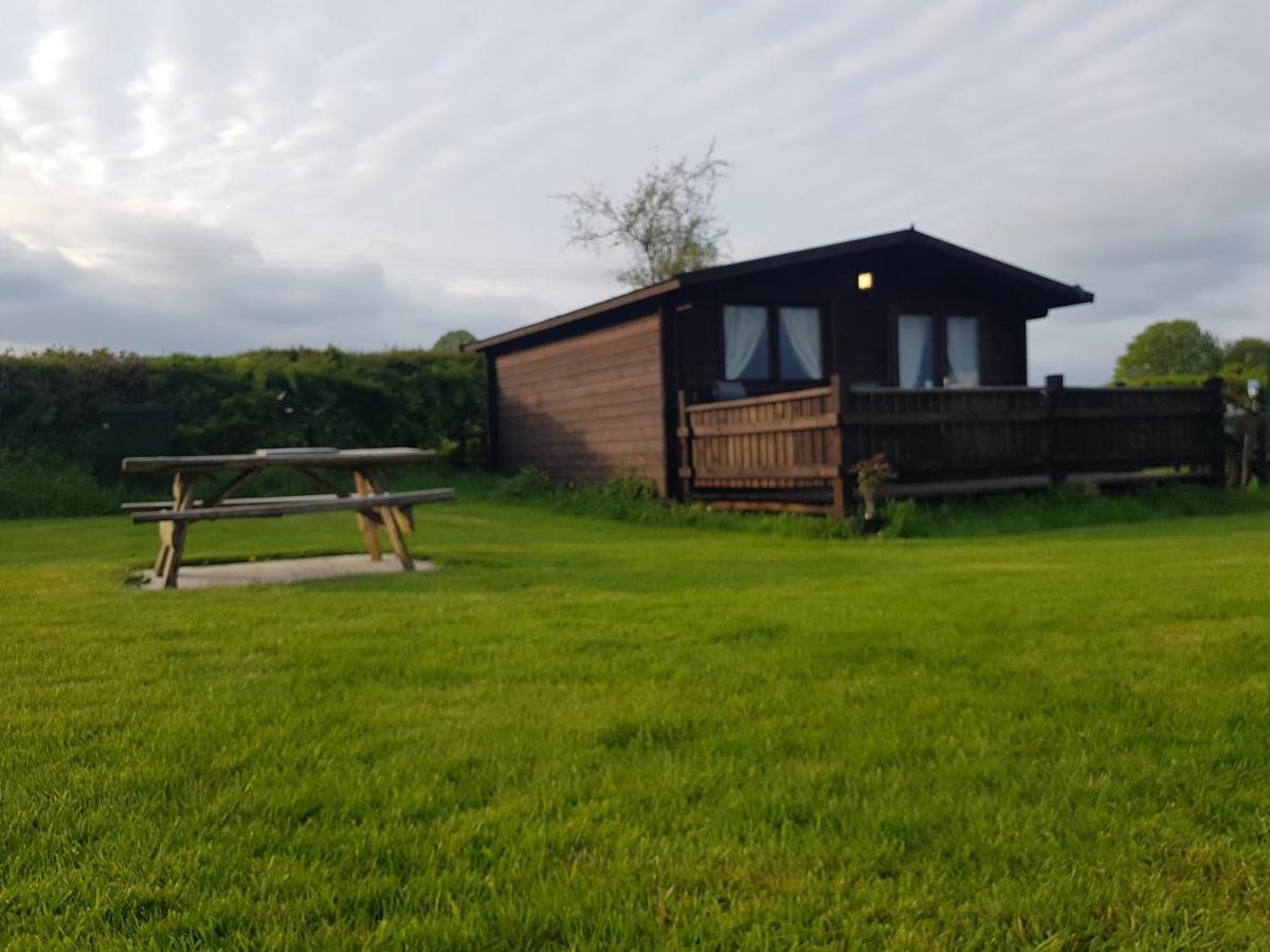 Country Bumpkin - Romantic Couples Stay In Oakhill Cabin المظهر الخارجي الصورة