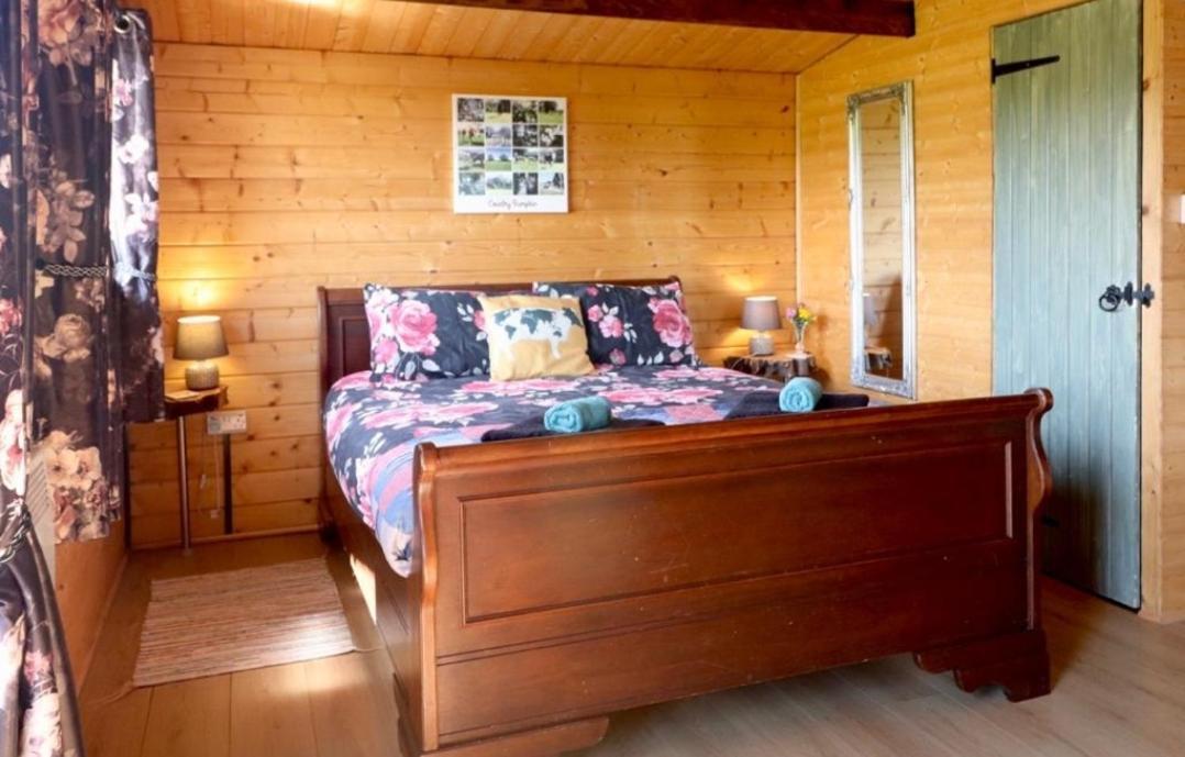 Country Bumpkin - Romantic Couples Stay In Oakhill Cabin المظهر الخارجي الصورة
