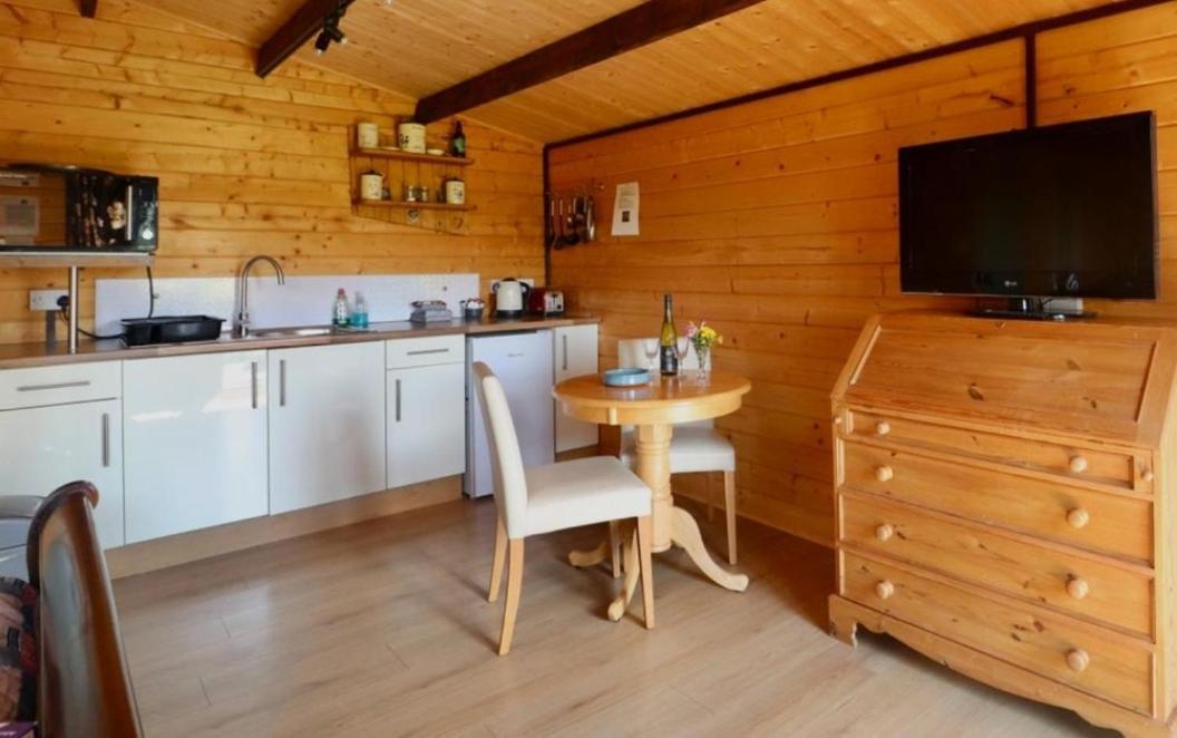 Country Bumpkin - Romantic Couples Stay In Oakhill Cabin المظهر الخارجي الصورة