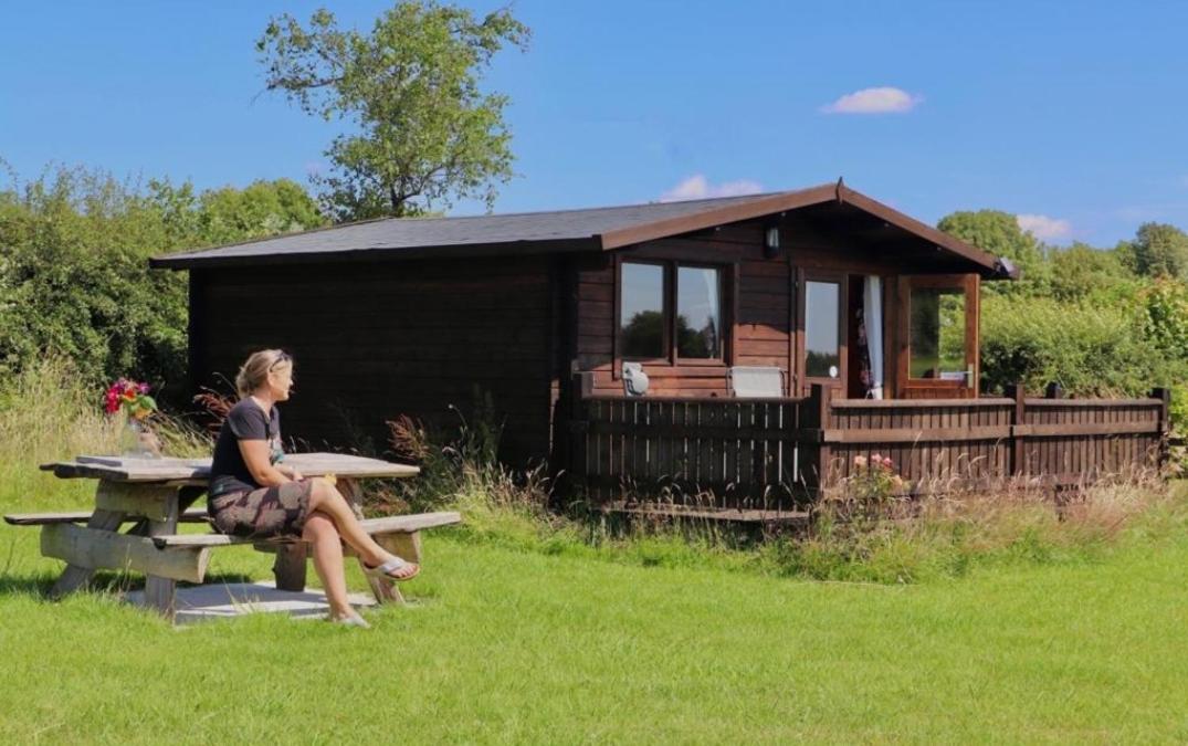 Country Bumpkin - Romantic Couples Stay In Oakhill Cabin المظهر الخارجي الصورة